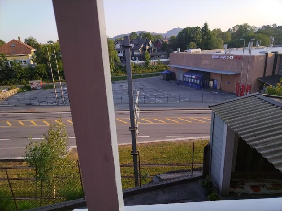 Kjellerleilighet I Fana Til Leie-Med Gratis Parkering Og Mange Kollektiv Reisemuligheter Bergen Exterior foto