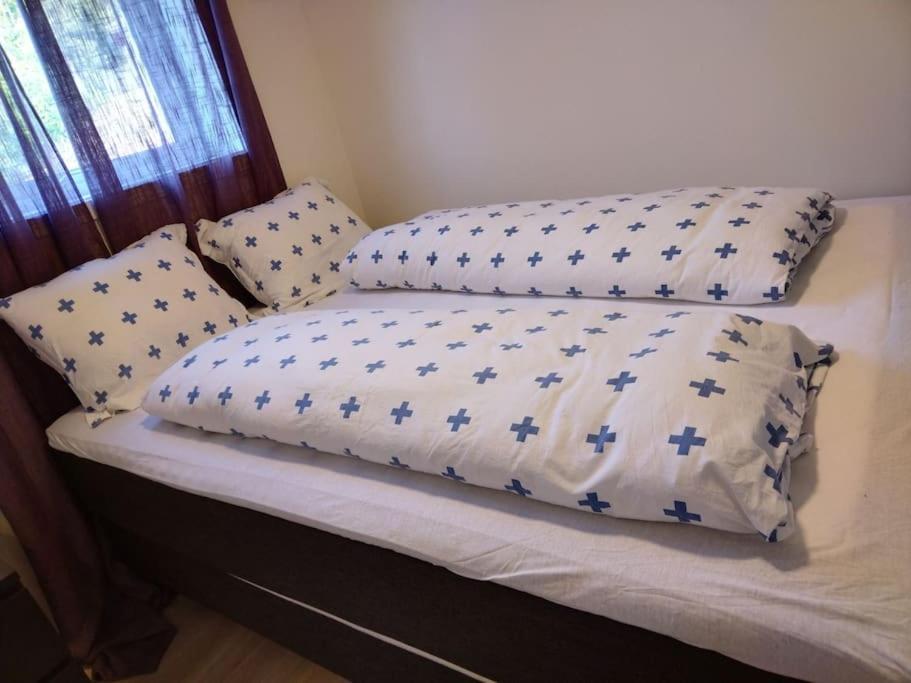 Kjellerleilighet I Fana Til Leie-Med Gratis Parkering Og Mange Kollektiv Reisemuligheter Bergen Exterior foto