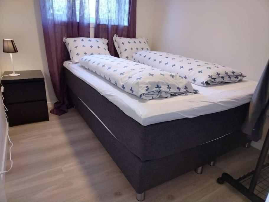 Kjellerleilighet I Fana Til Leie-Med Gratis Parkering Og Mange Kollektiv Reisemuligheter Bergen Exterior foto