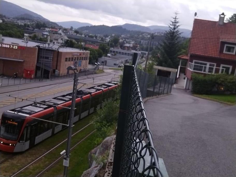 Kjellerleilighet I Fana Til Leie-Med Gratis Parkering Og Mange Kollektiv Reisemuligheter Bergen Exterior foto