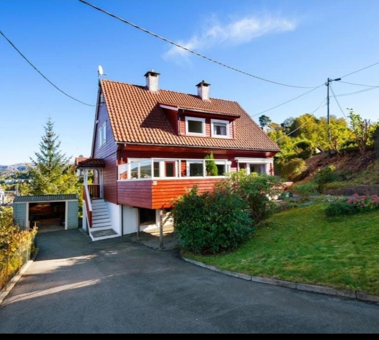 Kjellerleilighet I Fana Til Leie-Med Gratis Parkering Og Mange Kollektiv Reisemuligheter Bergen Exterior foto