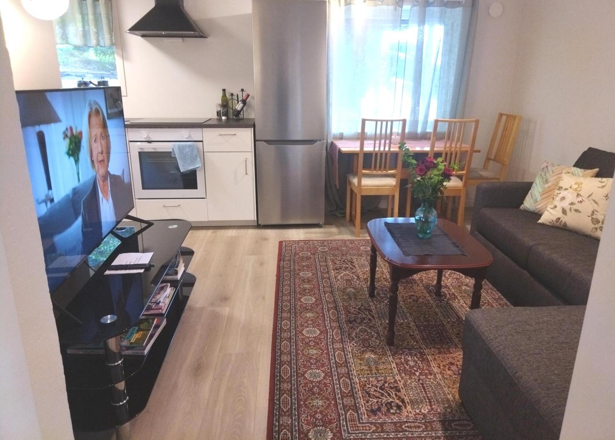 Kjellerleilighet I Fana Til Leie-Med Gratis Parkering Og Mange Kollektiv Reisemuligheter Bergen Exterior foto
