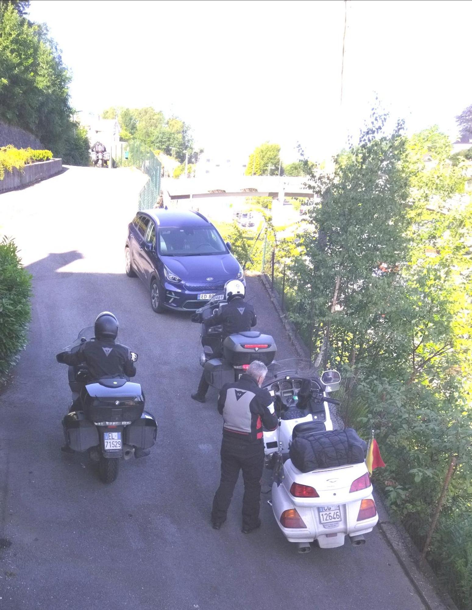 Kjellerleilighet I Fana Til Leie-Med Gratis Parkering Og Mange Kollektiv Reisemuligheter Bergen Exterior foto