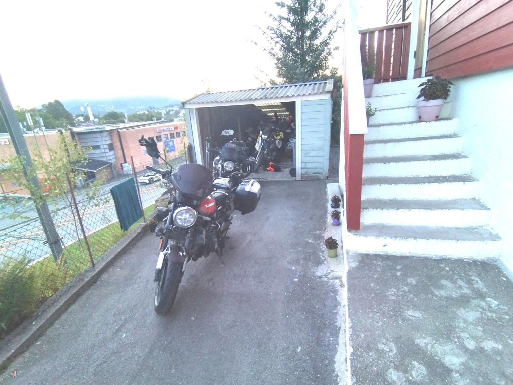 Kjellerleilighet I Fana Til Leie-Med Gratis Parkering Og Mange Kollektiv Reisemuligheter Bergen Exterior foto